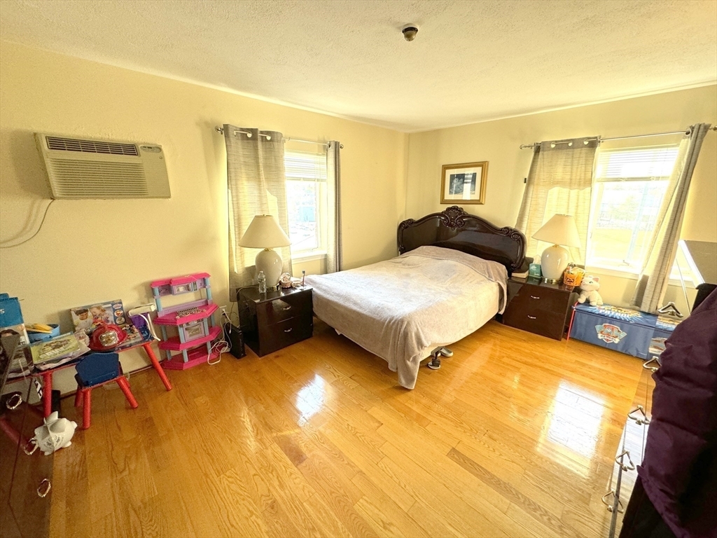 Property Photo:  33 Lodgen Ct 4D  MA 02148 