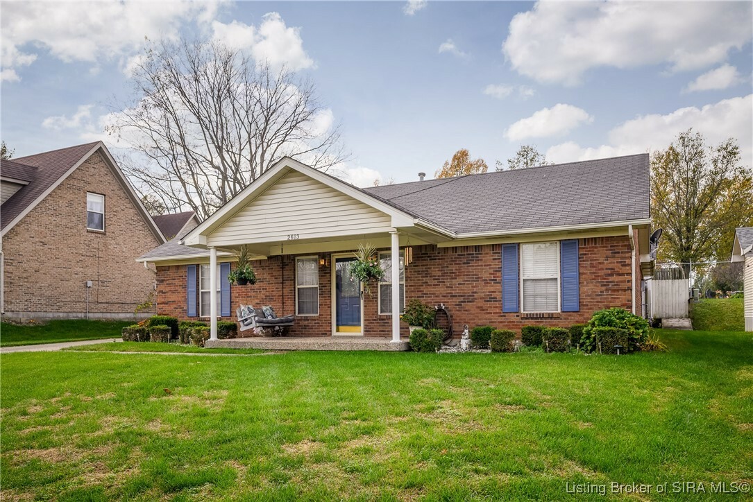 Property Photo:  2613 Whitehorse Vale Drive  IN 47130 