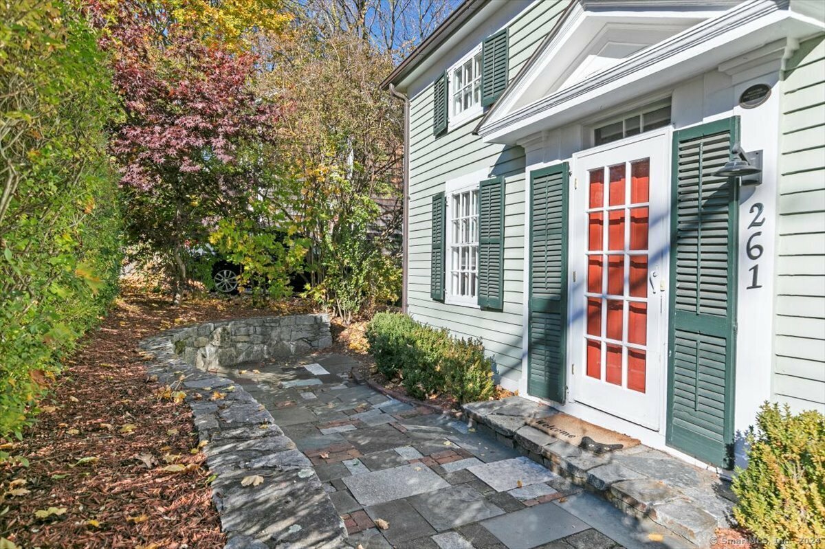 Property Photo:  261 High Street  CT 06460 