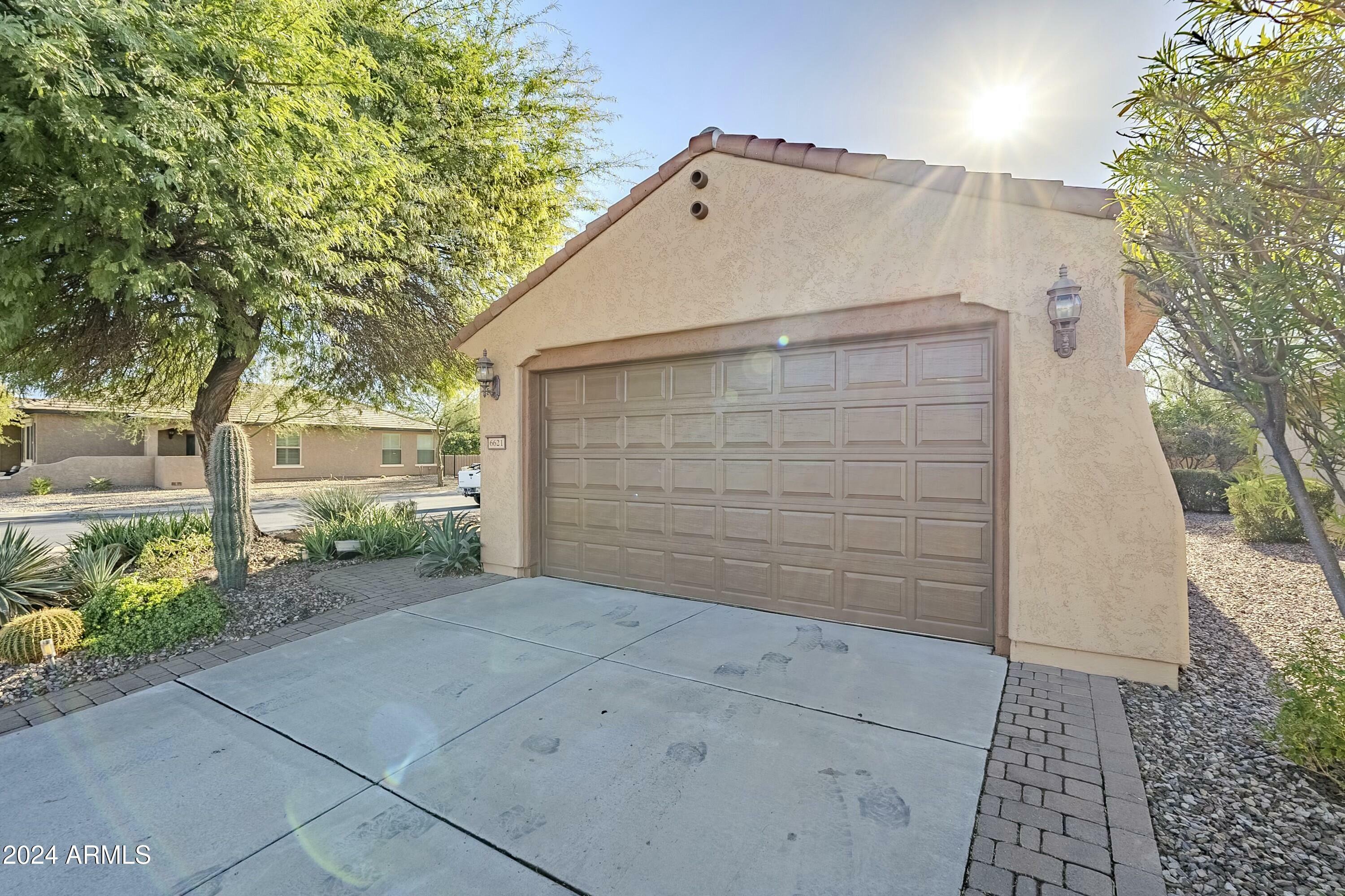 Property Photo:  6621 W Mockingbird Way  AZ 85132 