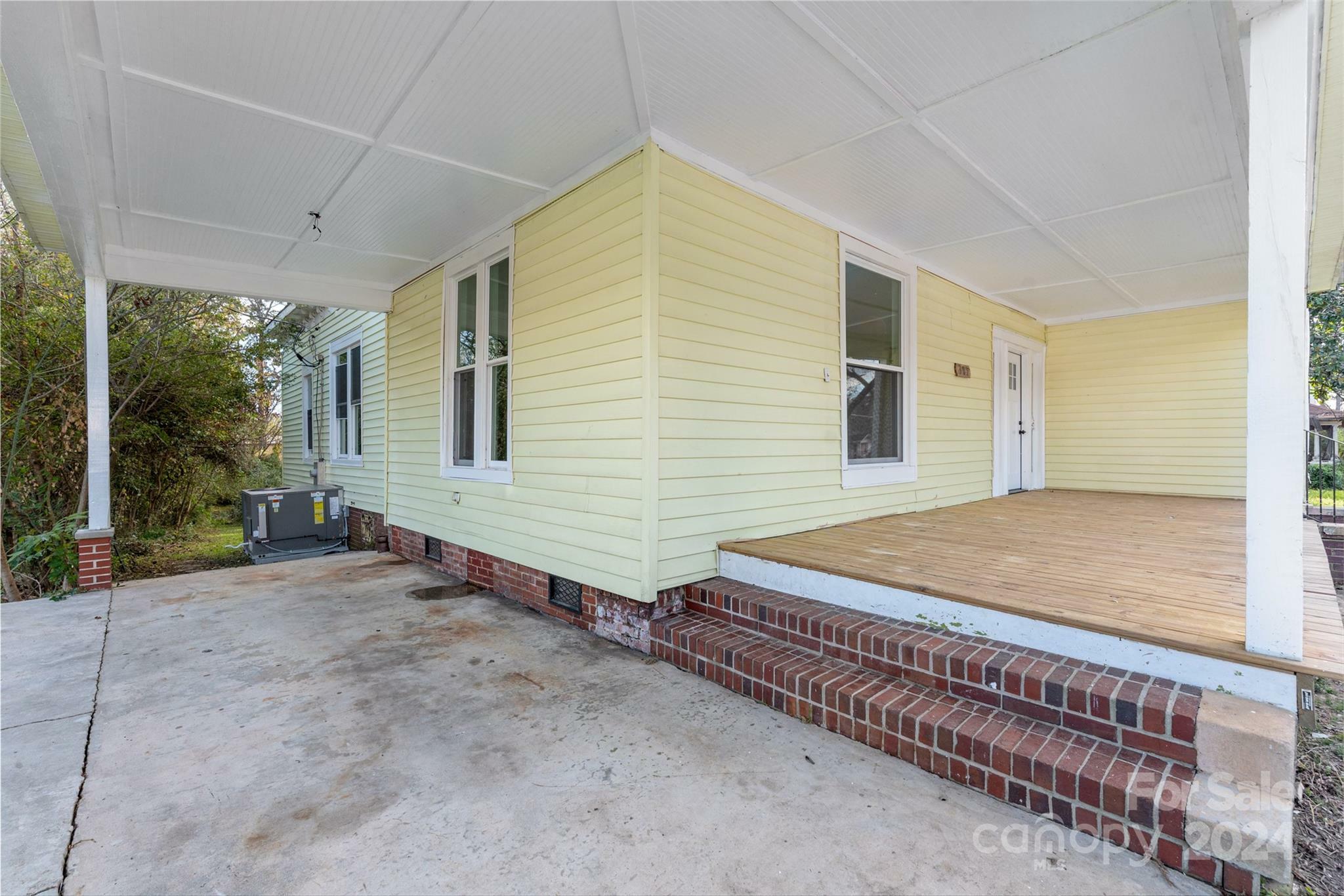 Property Photo:  305 Elm Street  SC 29720 