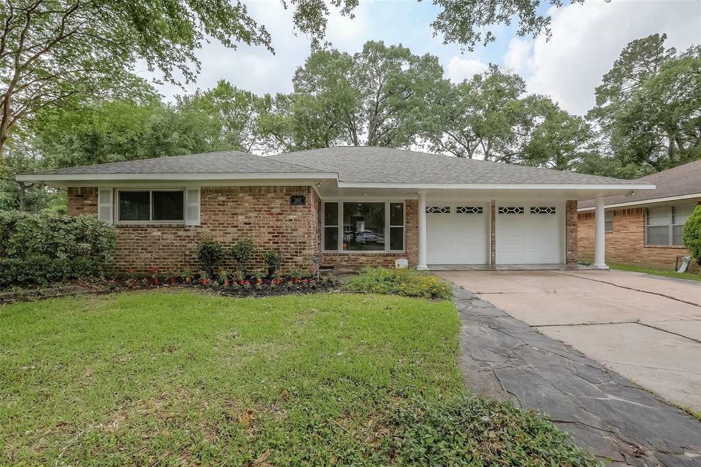 Property Photo:  2103 Latexo Drive  TX 77018 