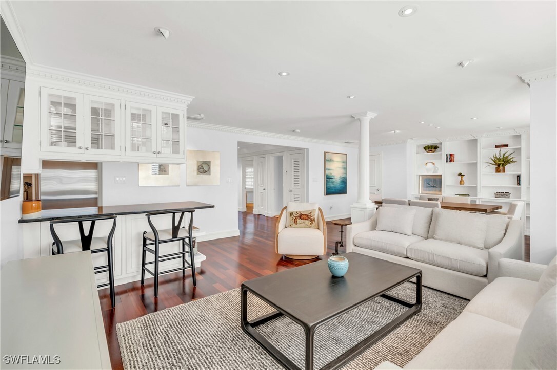 Property Photo: 271 Broad Avenue S 202 FL 34102