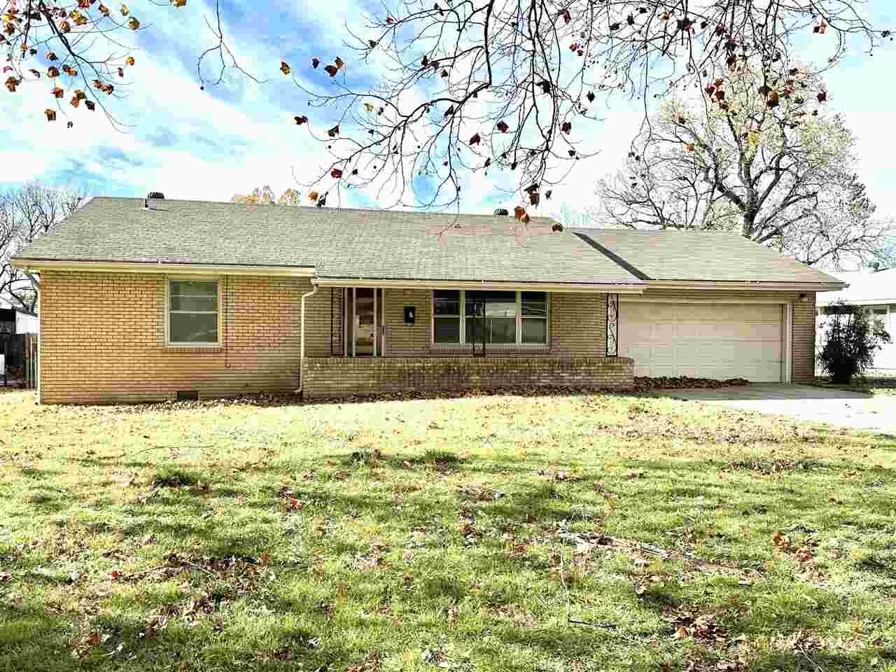 Property Photo:  1804 N Woodland  OK 74604 