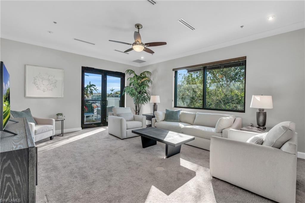 Property Photo: 428 9th St S FL 34102