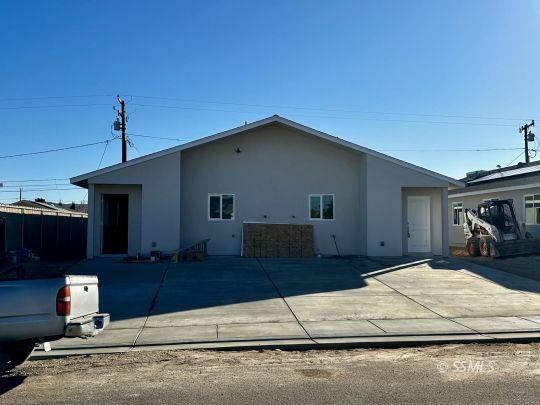 Property Photo:  1201 W Mariposa Ave  CA 93555 