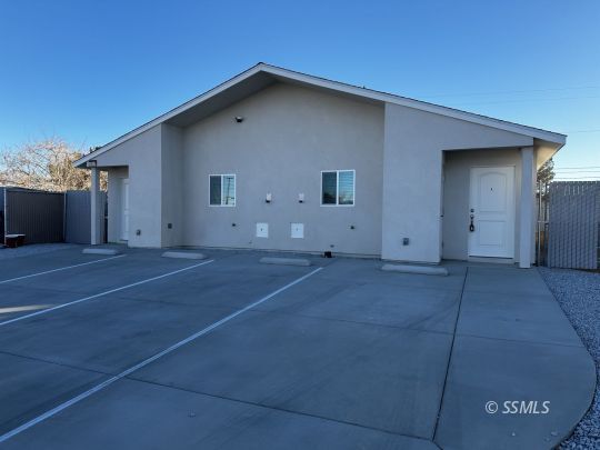 Property Photo: 1201 W Mariposa Ave CA 93555