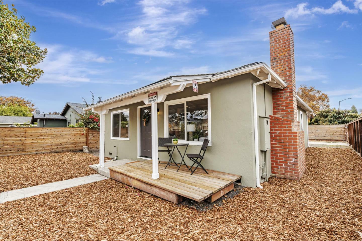 Property Photo:  1100 Garden Street  CA 94303 