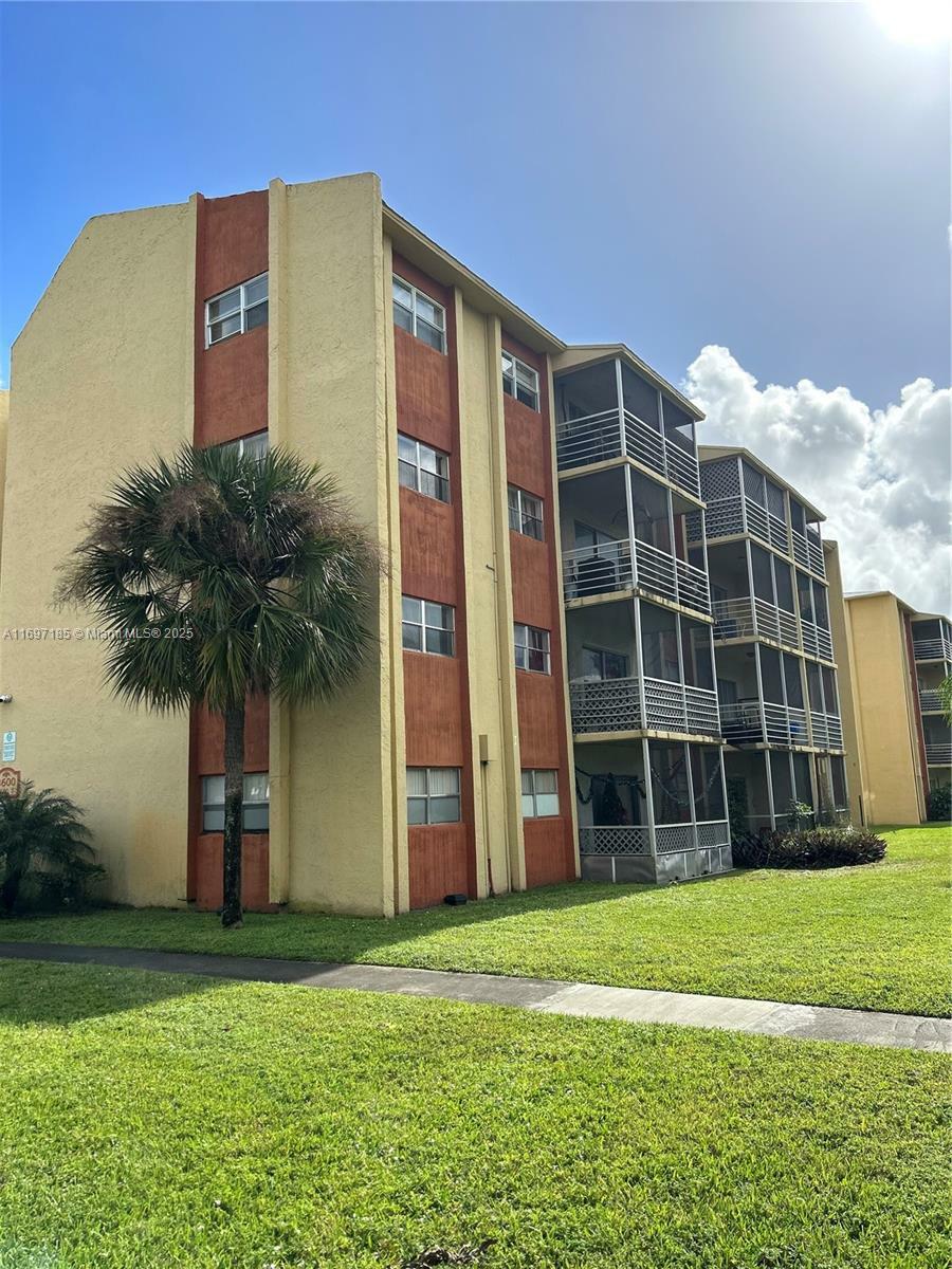 Property Photo: 3600 NW 21st St 101 FL 33311
