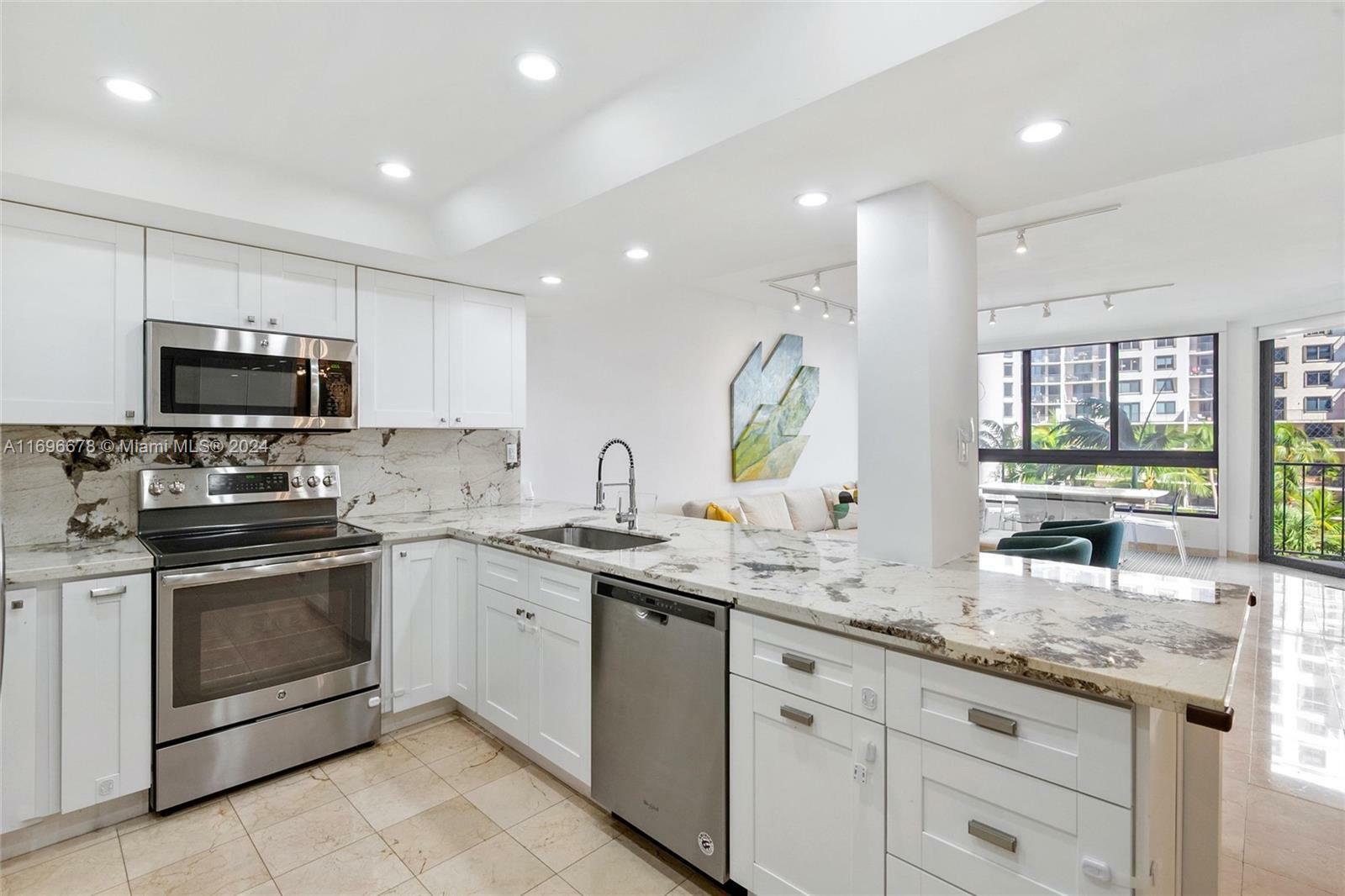 Property Photo:  520 Brickell Key Dr A604  FL 33131 