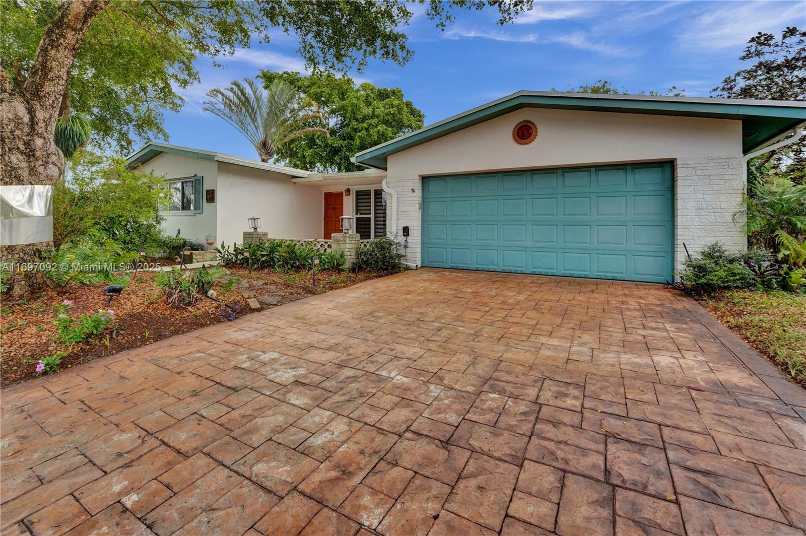 Property Photo:  1700 N 48th Ave  FL 33021 