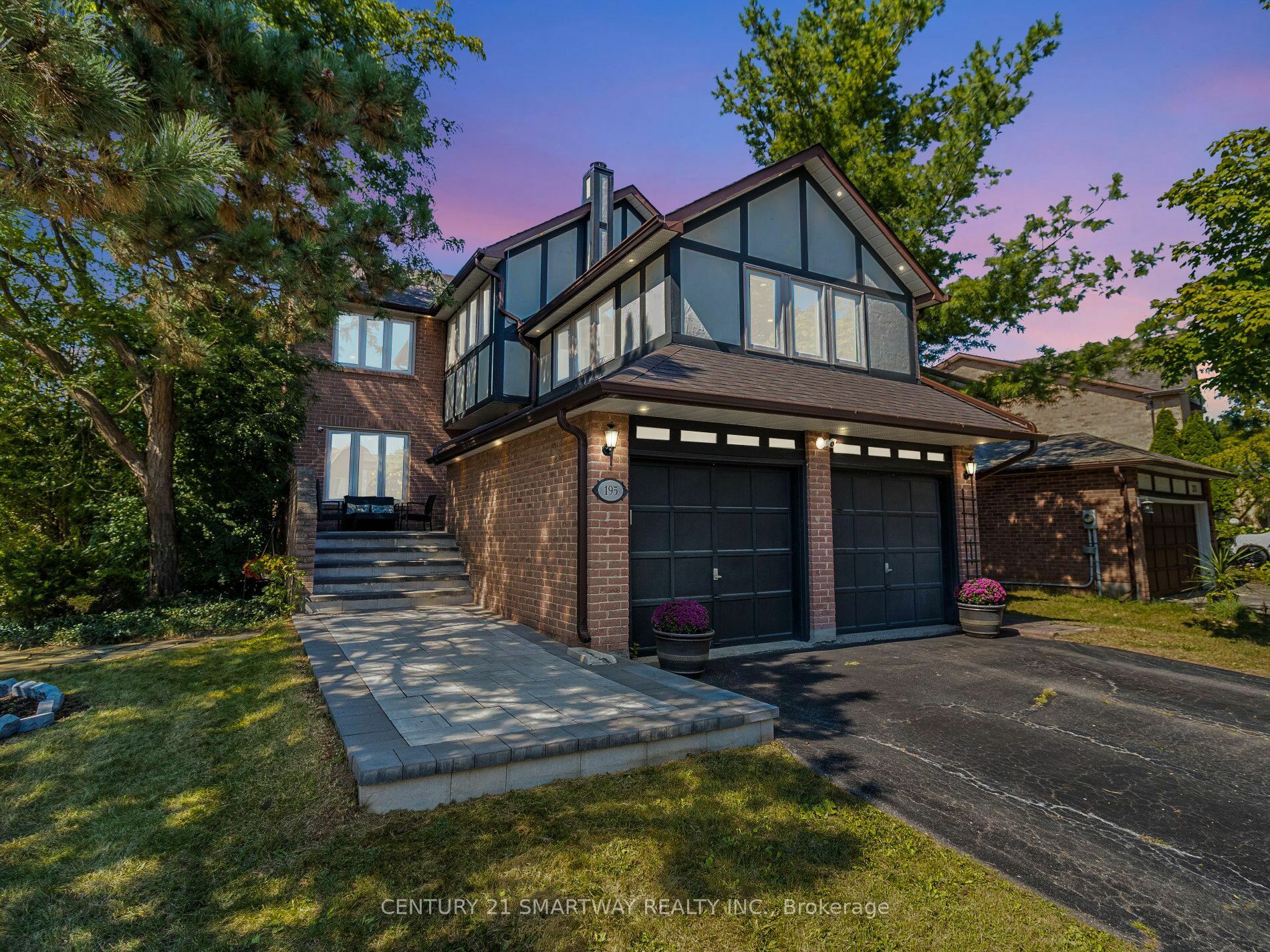 195 Romain Cres  Oakville ON L6H 5A5 photo