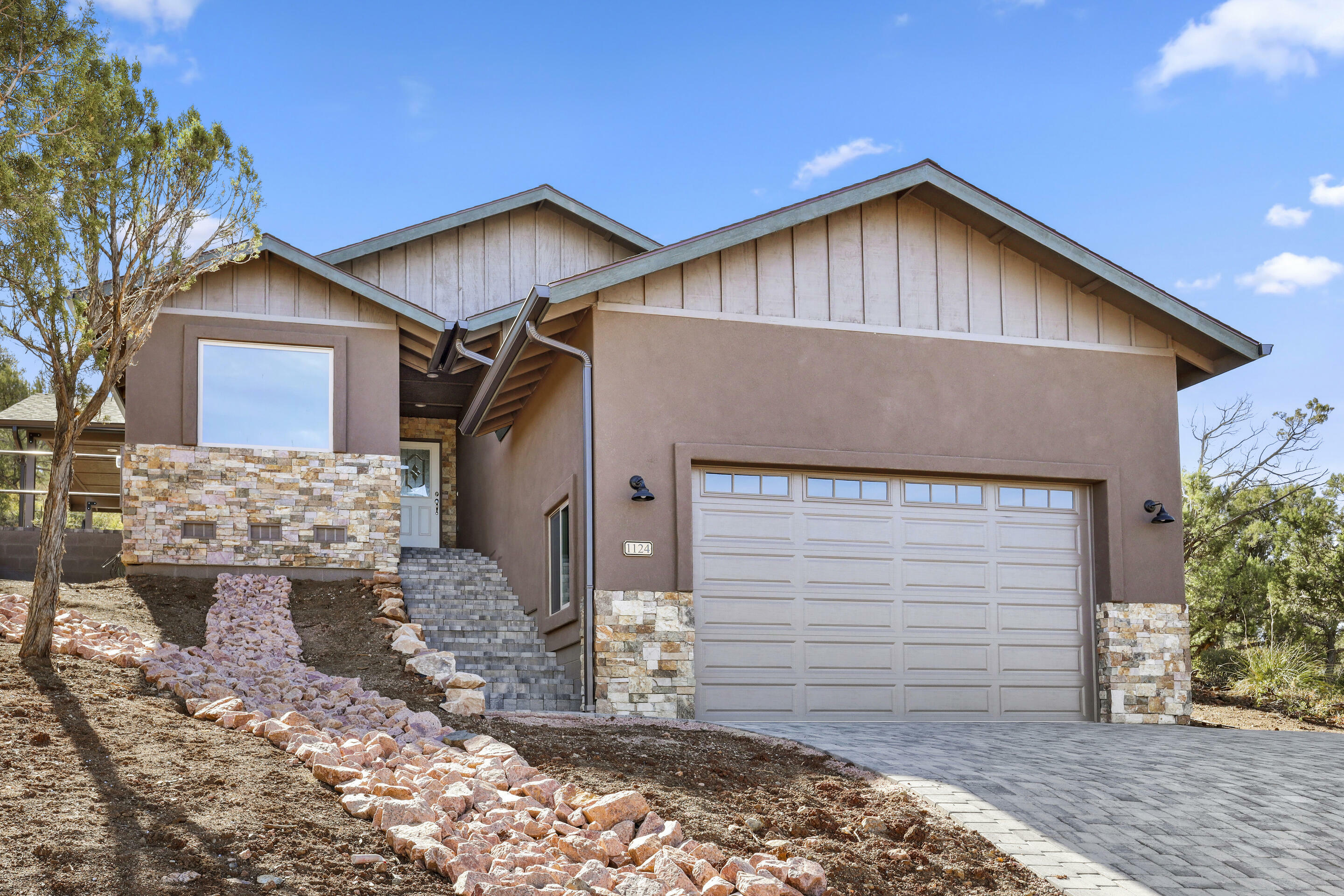 Property Photo:  1124 S Sycamore Circle  AZ 85541 