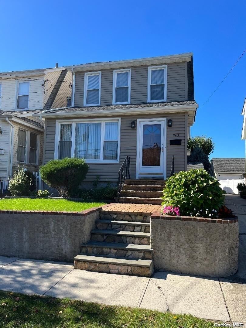 Property Photo:  943 N 6th Street  NY 11040 