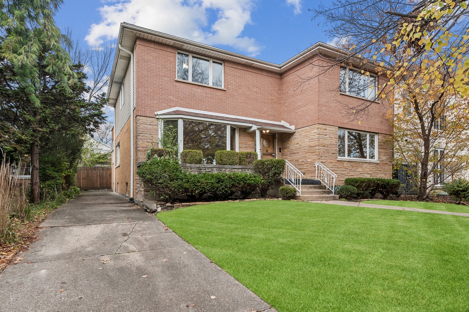 Property Photo:  2908 W Morse Avenue  IL 60645 