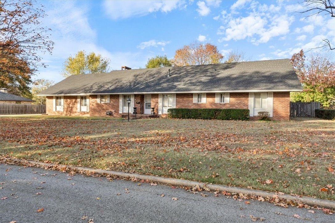 Property Photo:  1506 Westwood Avenue  AR 72764 