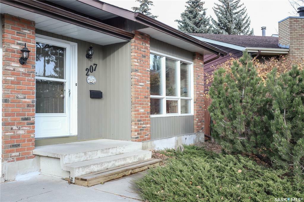 Property Photo:  207 Coldspring Rise  SK S7J 4L5 