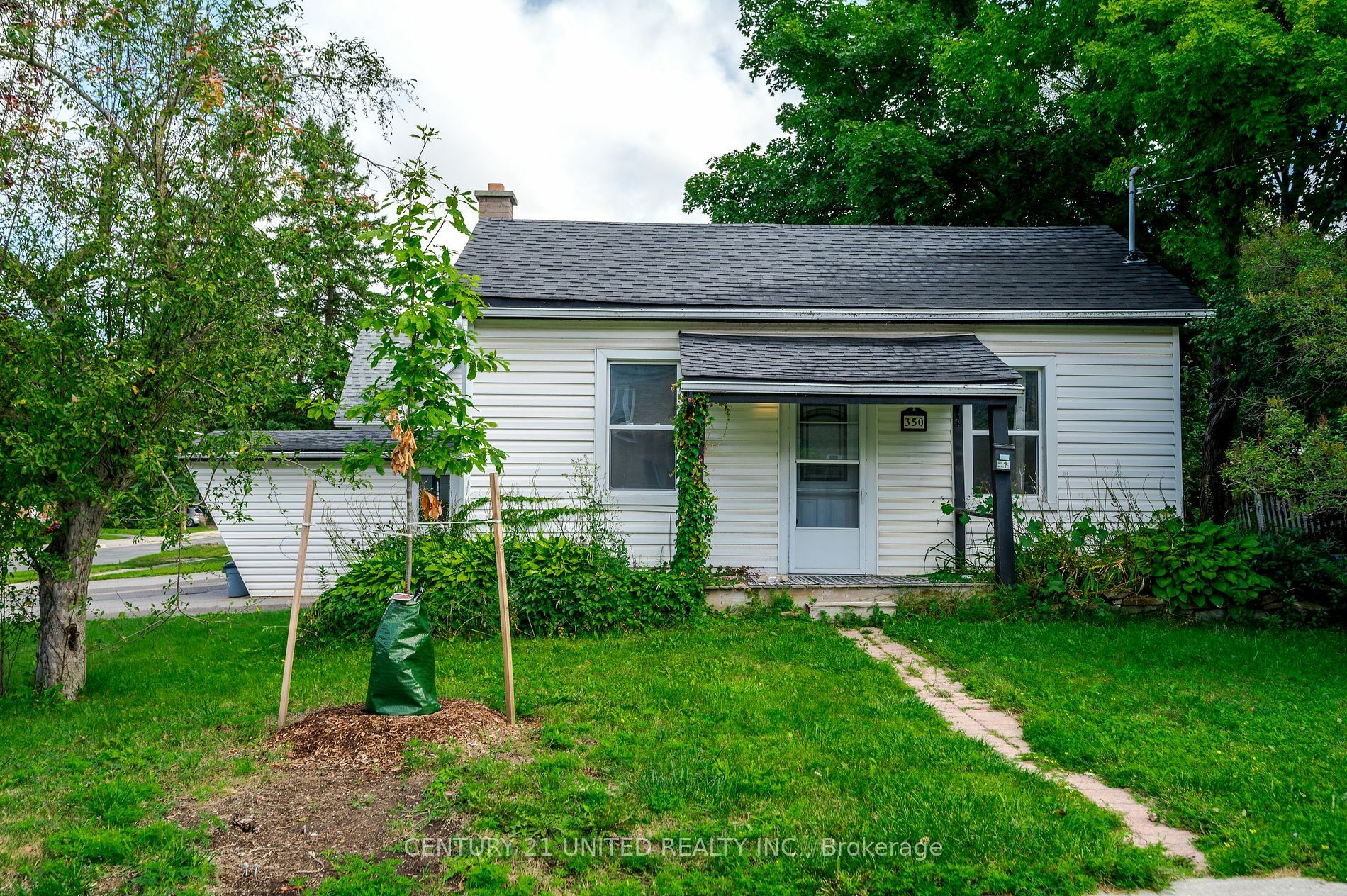 Property Photo:  350 Dublin St  ON K9H 3C5 