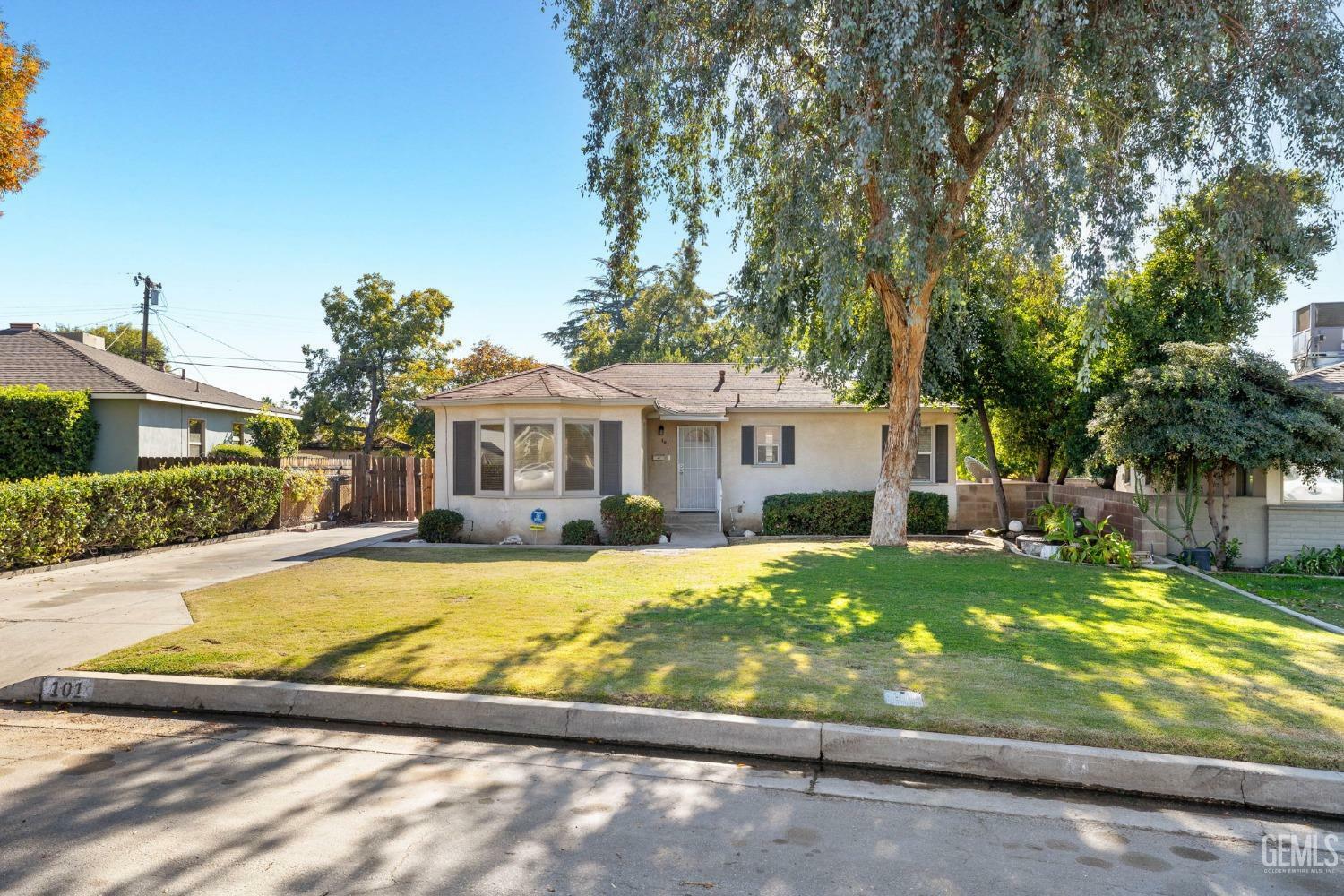 Property Photo:  101 La Mesa Drive  CA 93305 