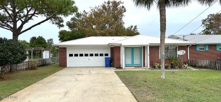 Property Photo: 16810 Junipero Avenue FL 32413