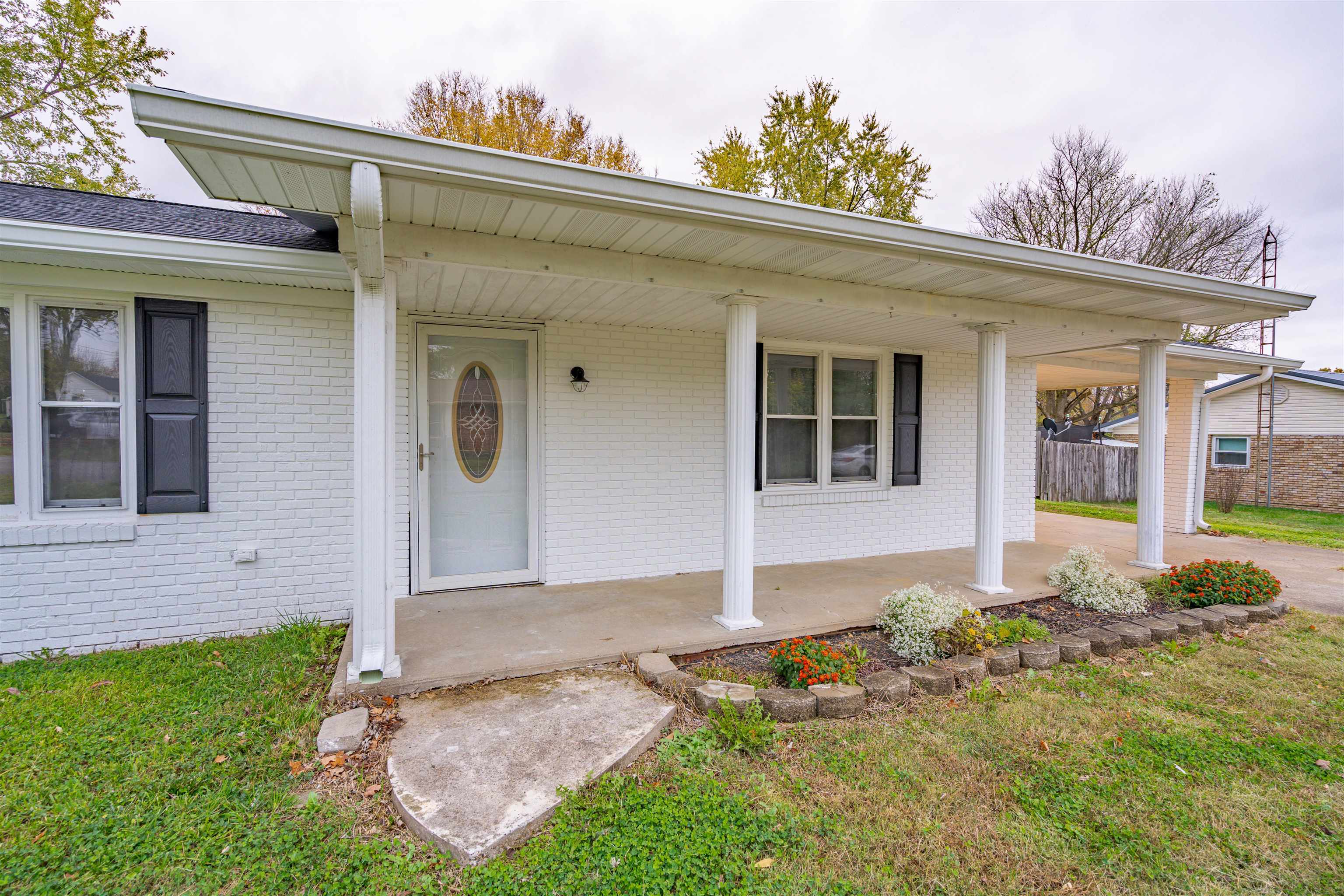 Property Photo:  131 W Kelly St  KY 42462 