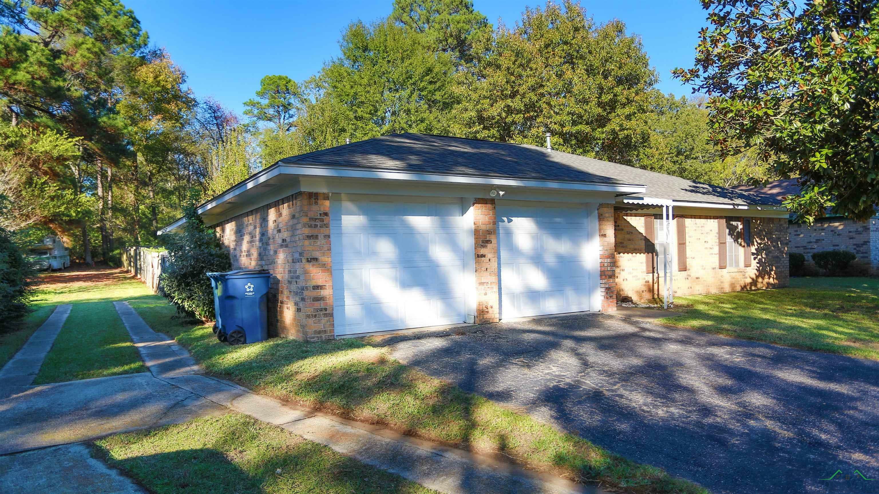 Property Photo:  2605 Cedarcrest Dr  TX 75672-2266 