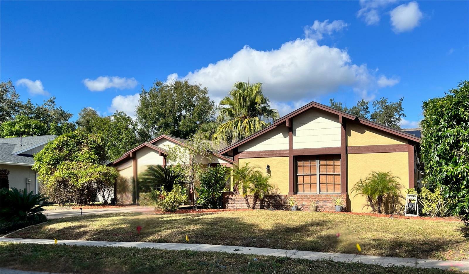 Property Photo:  872 Huckleberry Lane  FL 32708 