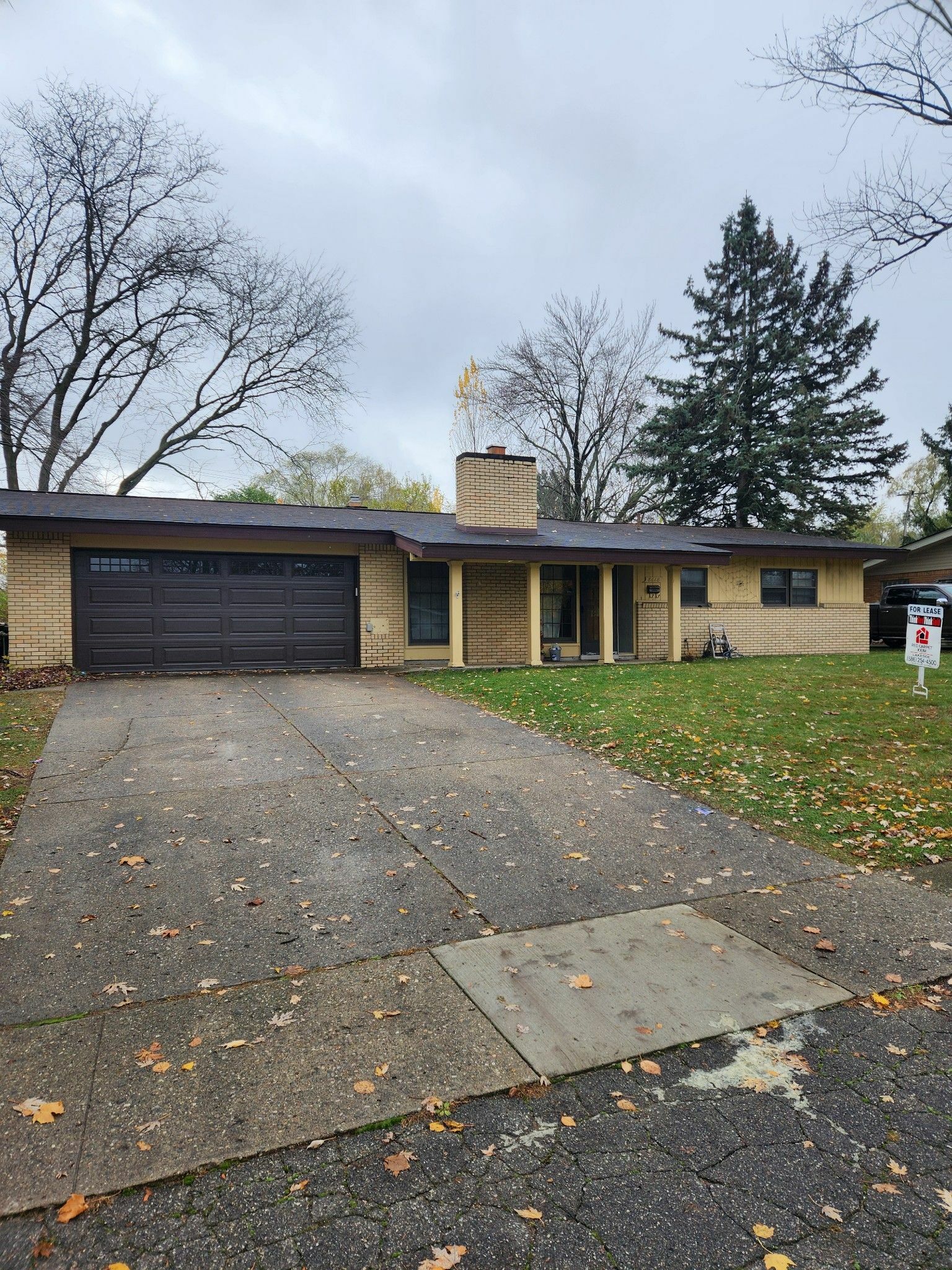 Property Photo:  8618 S Robinwood  MI 48317 1448 