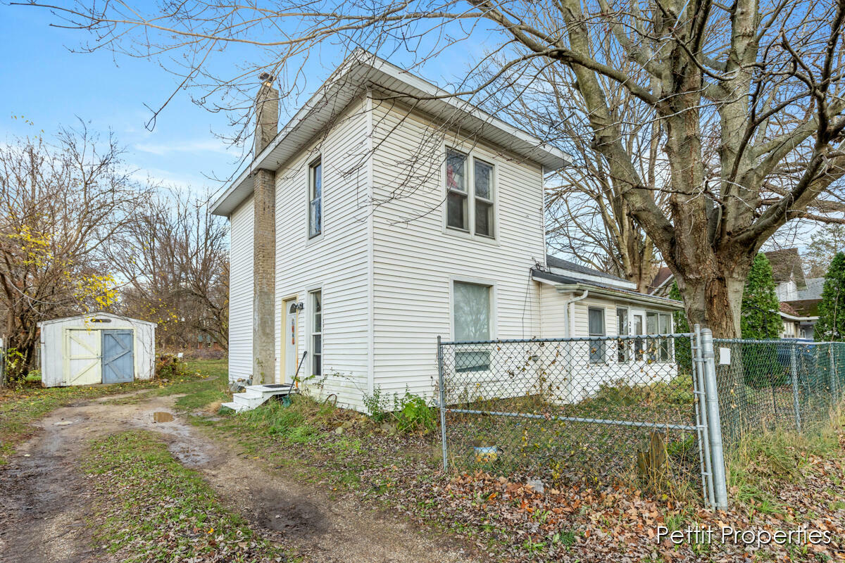 Property Photo:  207 E Van Buren Street Street  MI 49055 