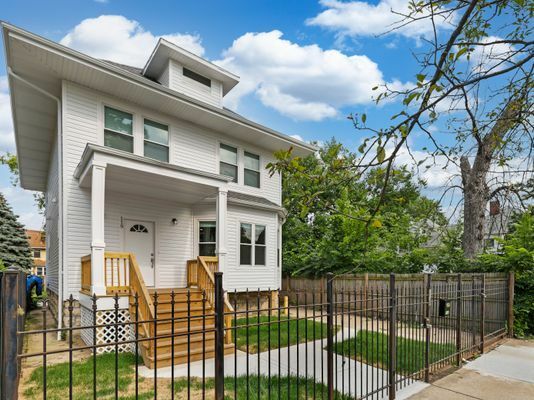 Property Photo:  119 N Lockwood Avenue  IL 60644 