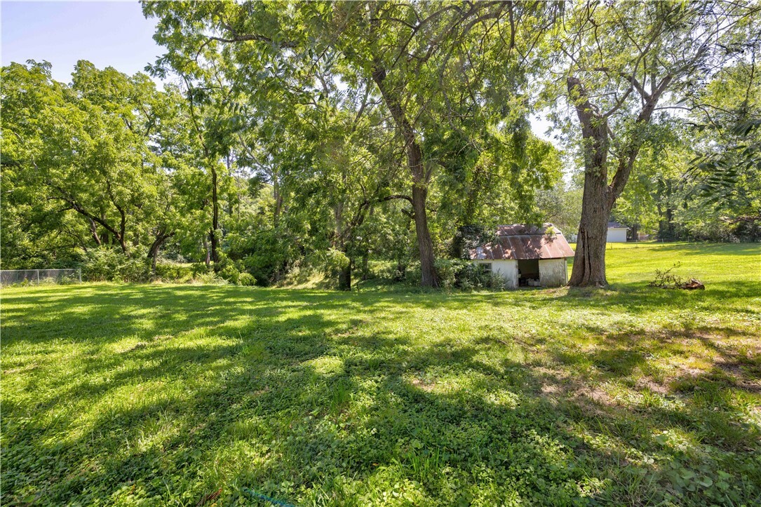 Property Photo:  1801 N Arkansas Street  AR 72756 