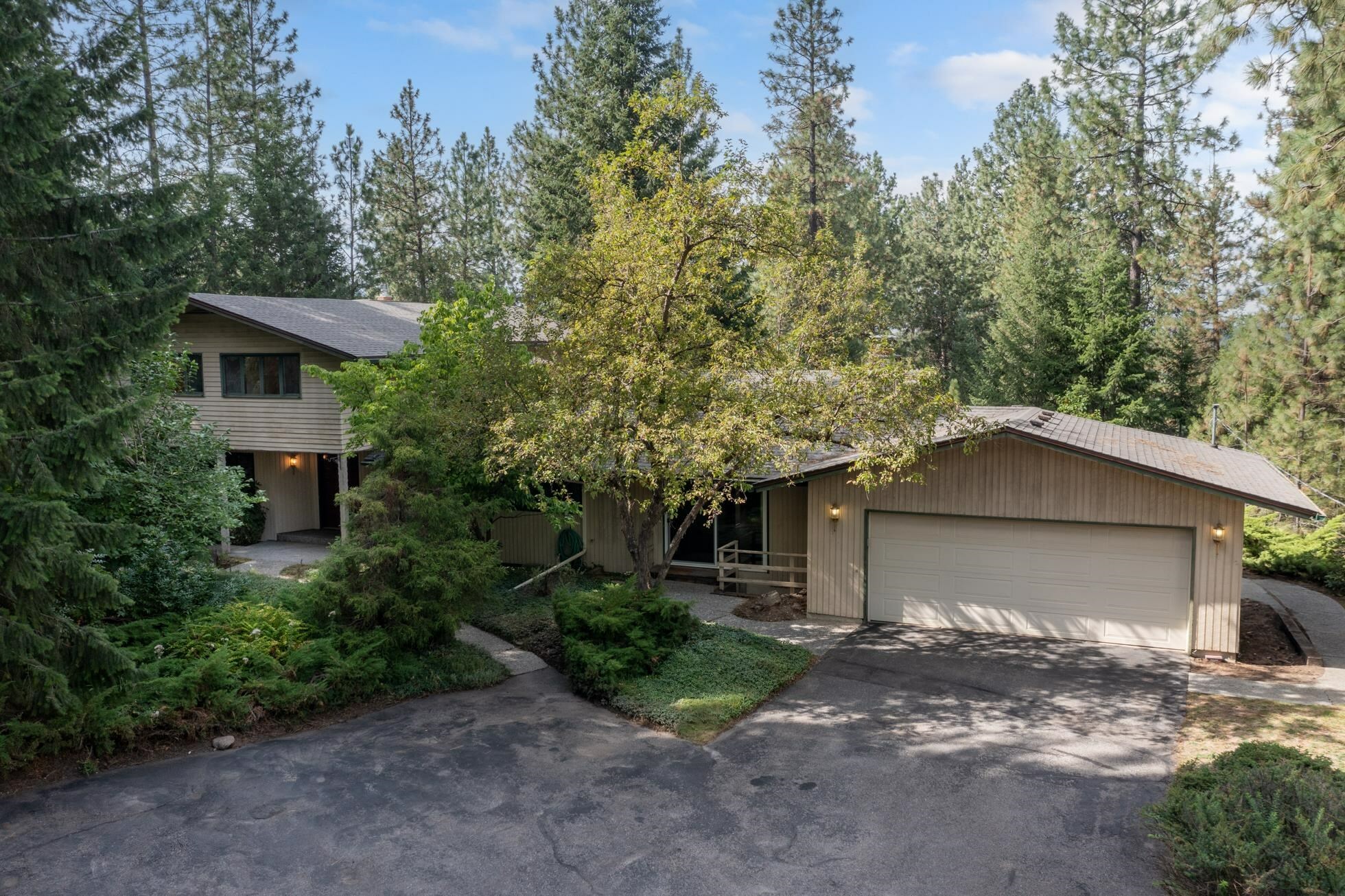 Property Photo:  5208 S Mohawk Dr  WA 99206 