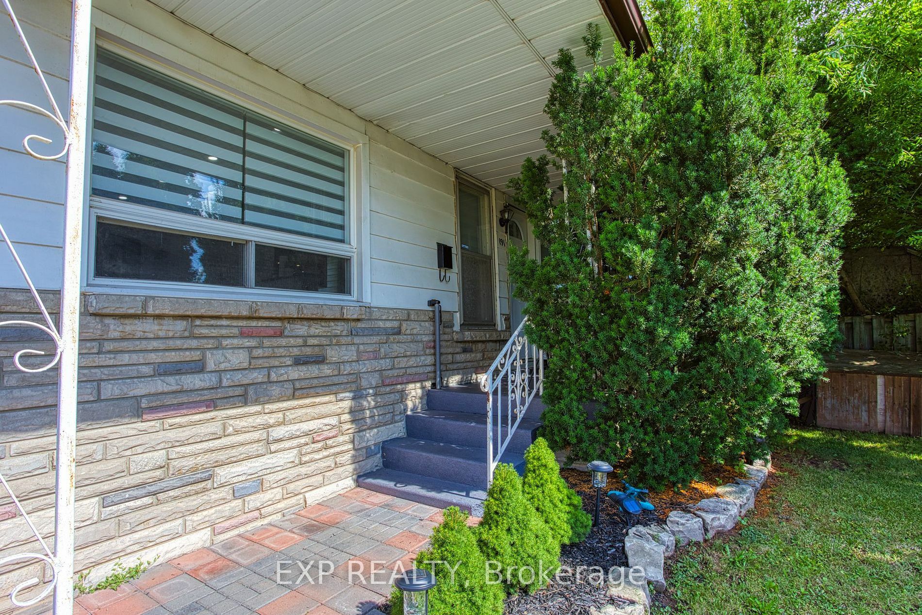 Property Photo:  