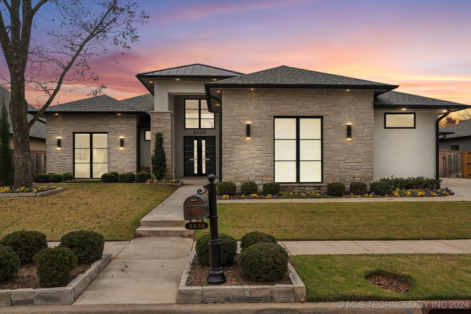 Property Photo: 6639 E 123rd Place S OK 74008