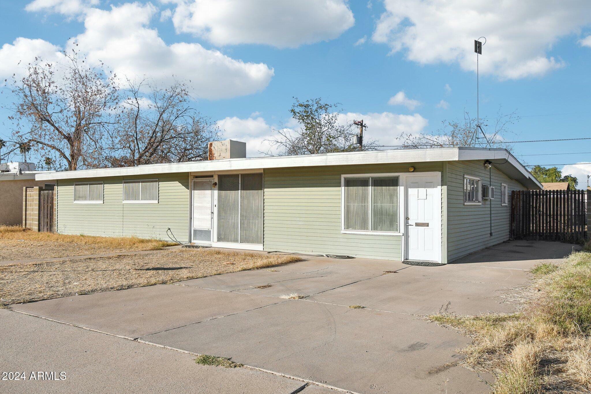 Property Photo: 917 N Trekell Road AZ 85122