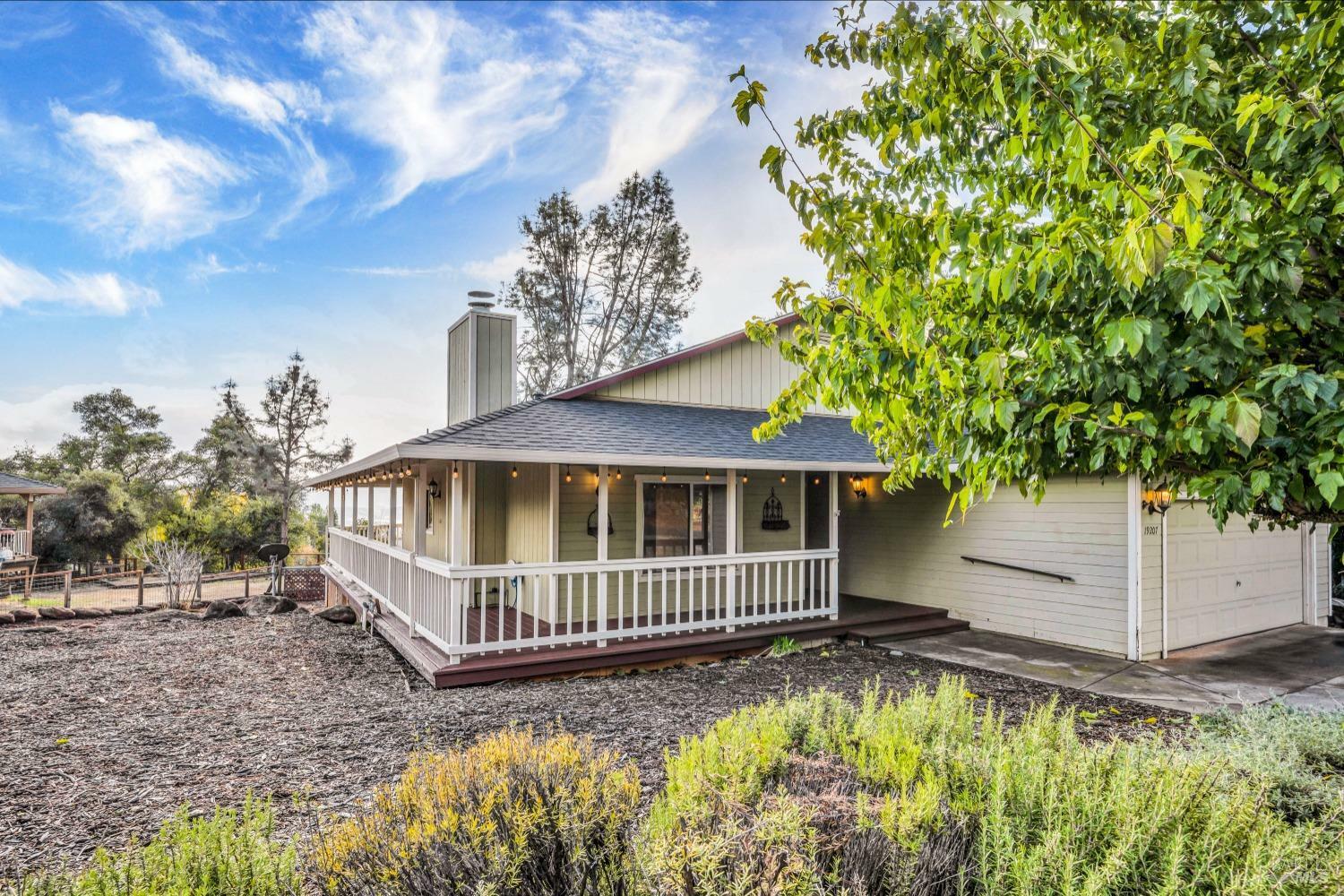 Property Photo:  19207 Ravenhill Road  CA 95467 