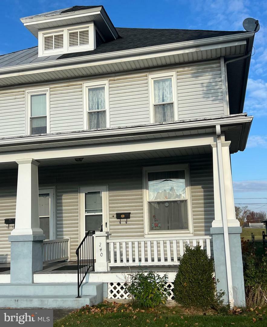 Property Photo: 240 N Lincoln Street PA 17078