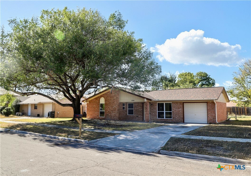 Property Photo:  1703 Sunset Street  TX 76543 