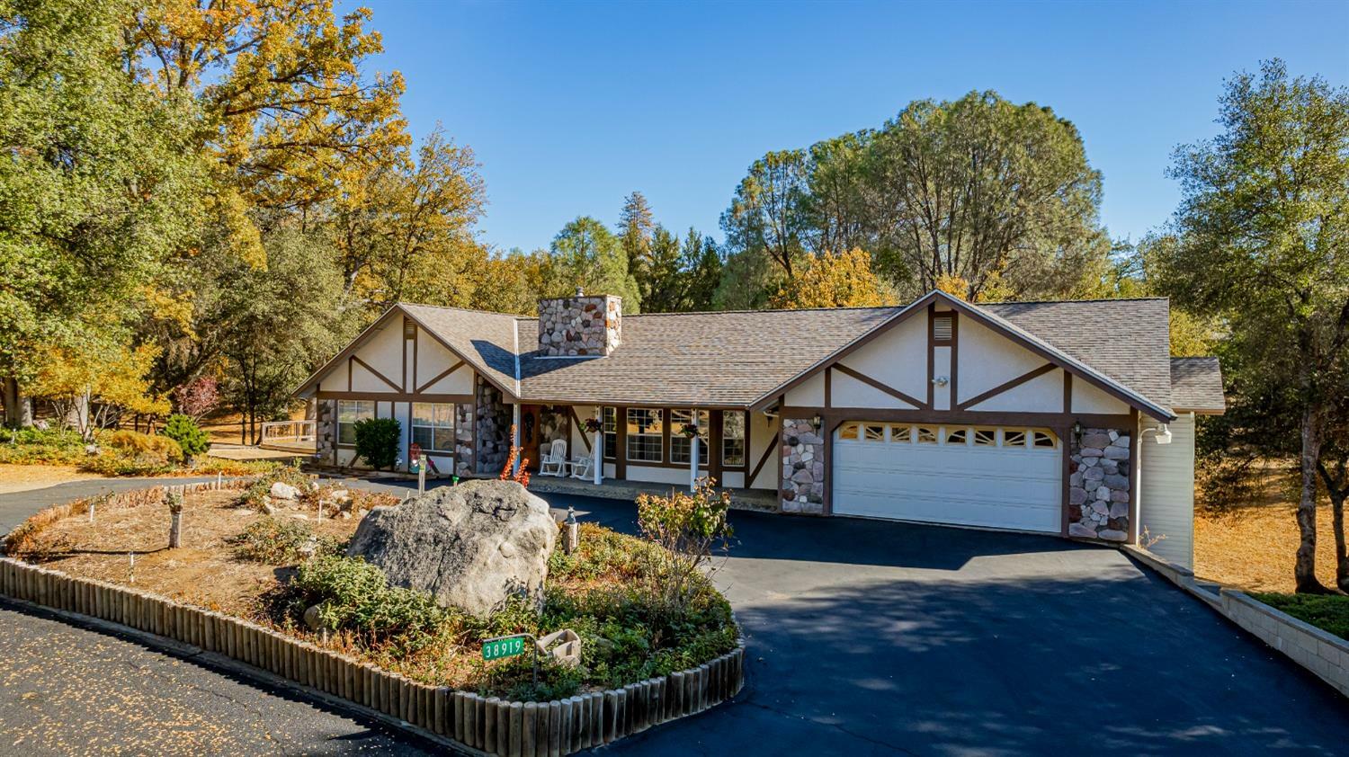 Property Photo:  38919 Marigold Lane  CA 93644 