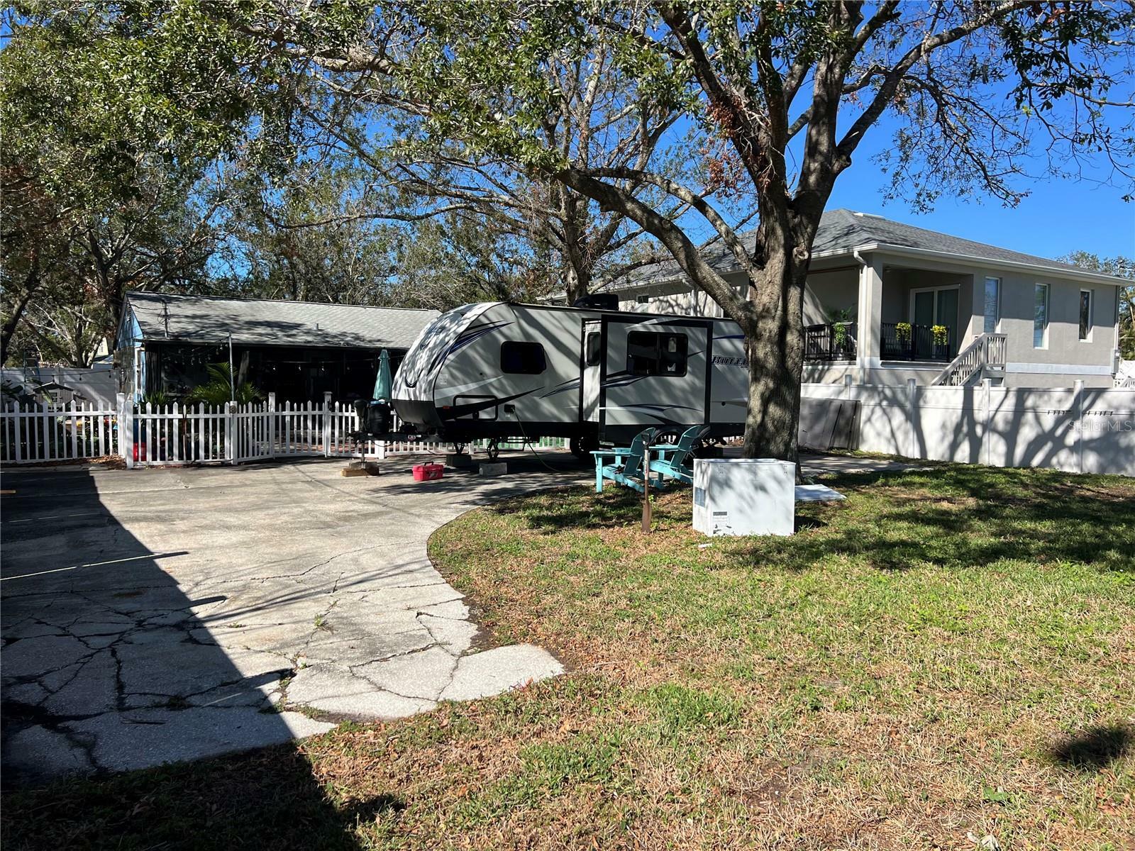 Property Photo:  401 81st Avenue NE  FL 33702 