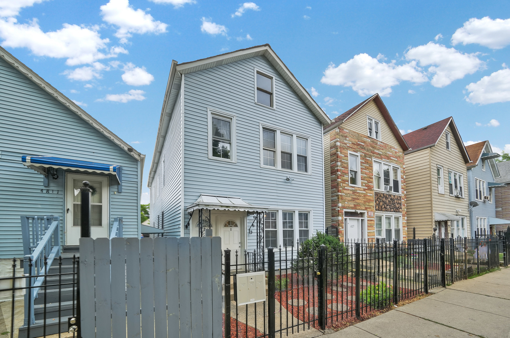 Property Photo:  4815 S Laflin Street 1  IL 60609 