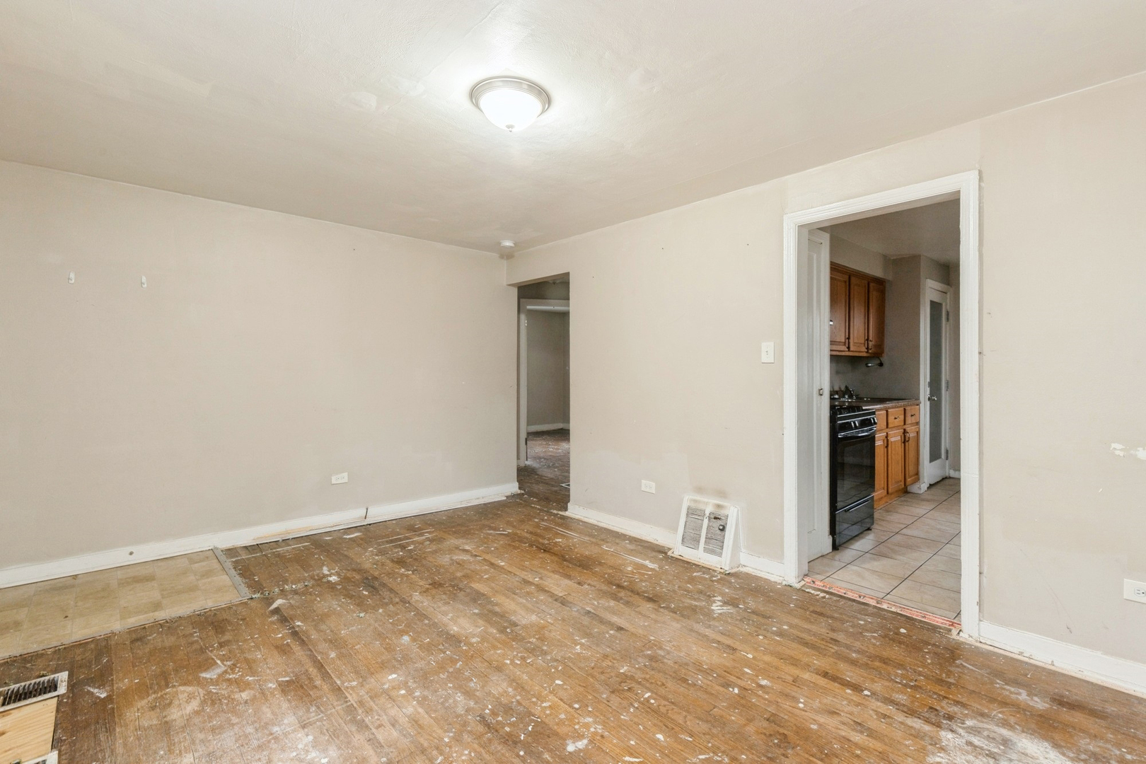 Property Photo:  1027 Lorraine Avenue  IL 60085 