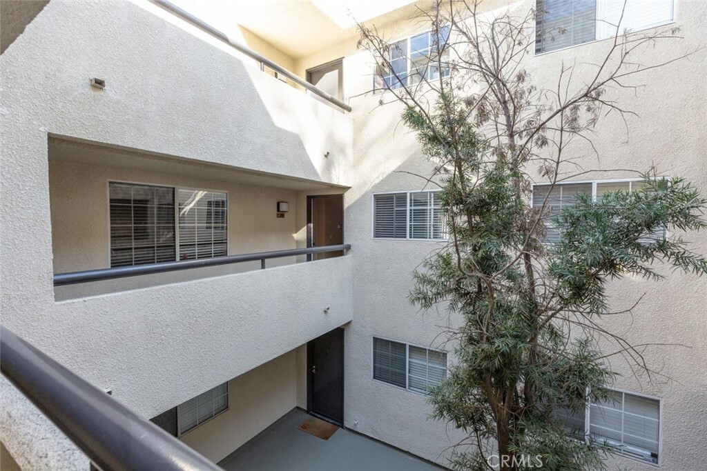 Property Photo:  5540 Owensmouth Avenue 206  CA 91304 