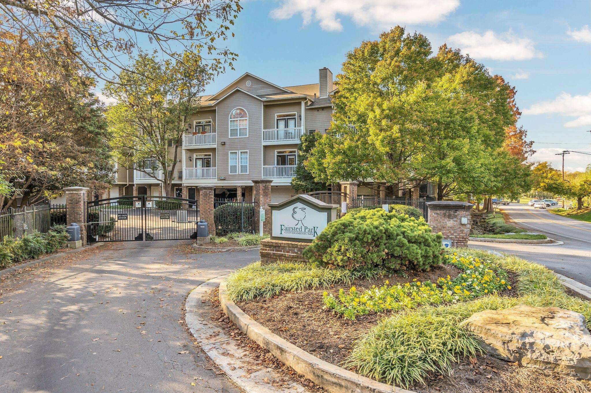 Property Photo:  2027 Stokes Ln  TN 37215 