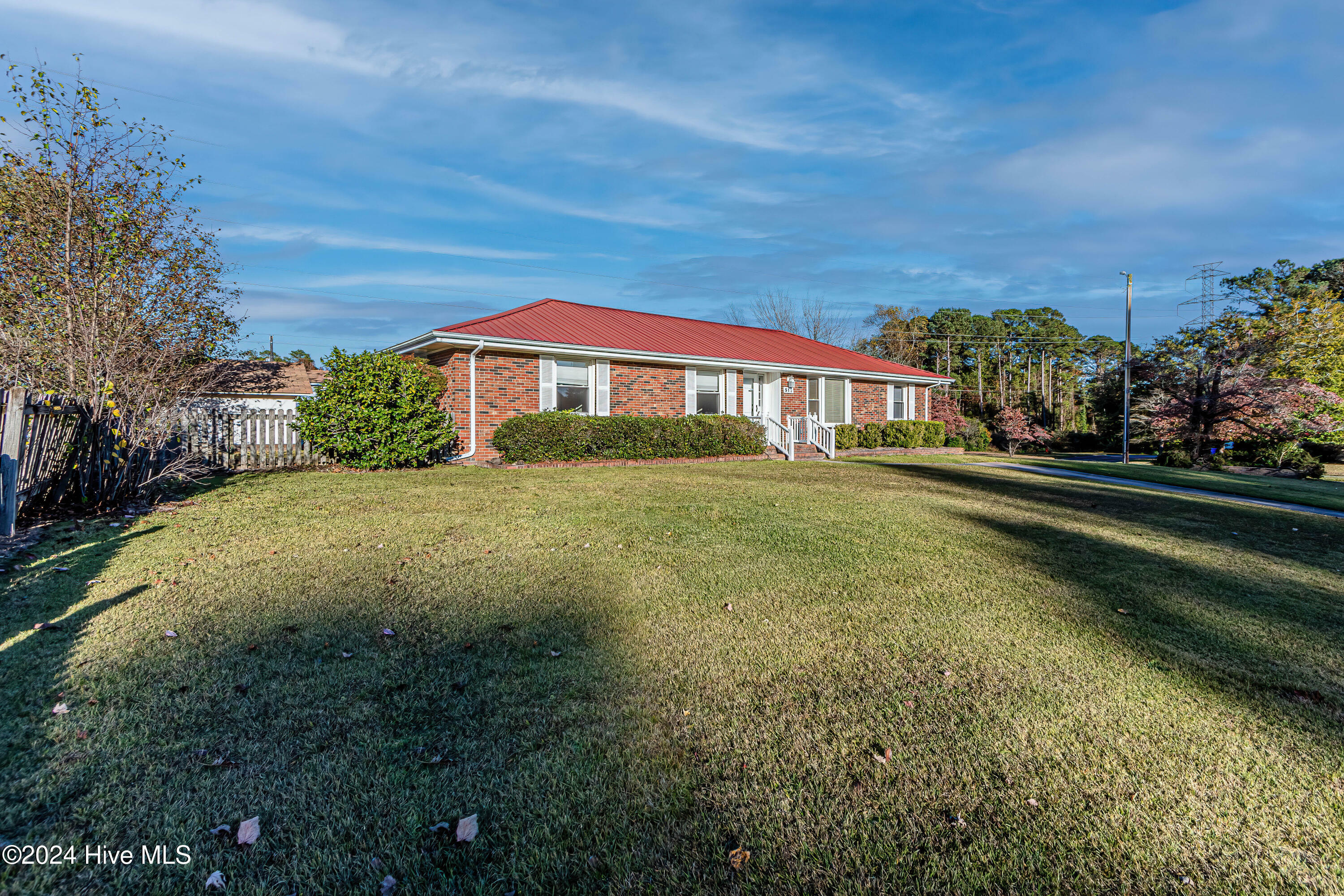 Property Photo:  511 Greenbriar Drive  NC 28546 