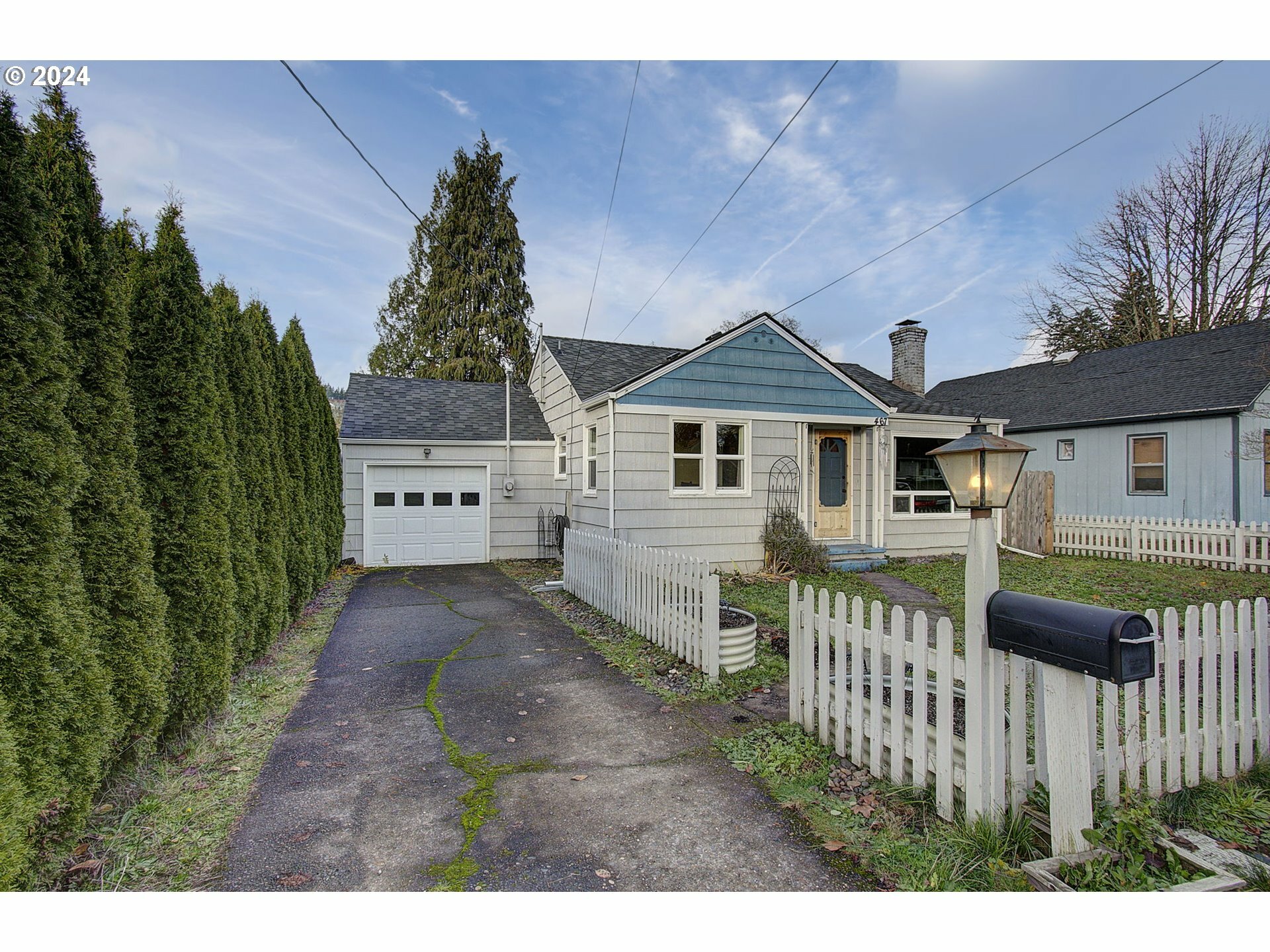 Property Photo:  467 I St  WA 98671 