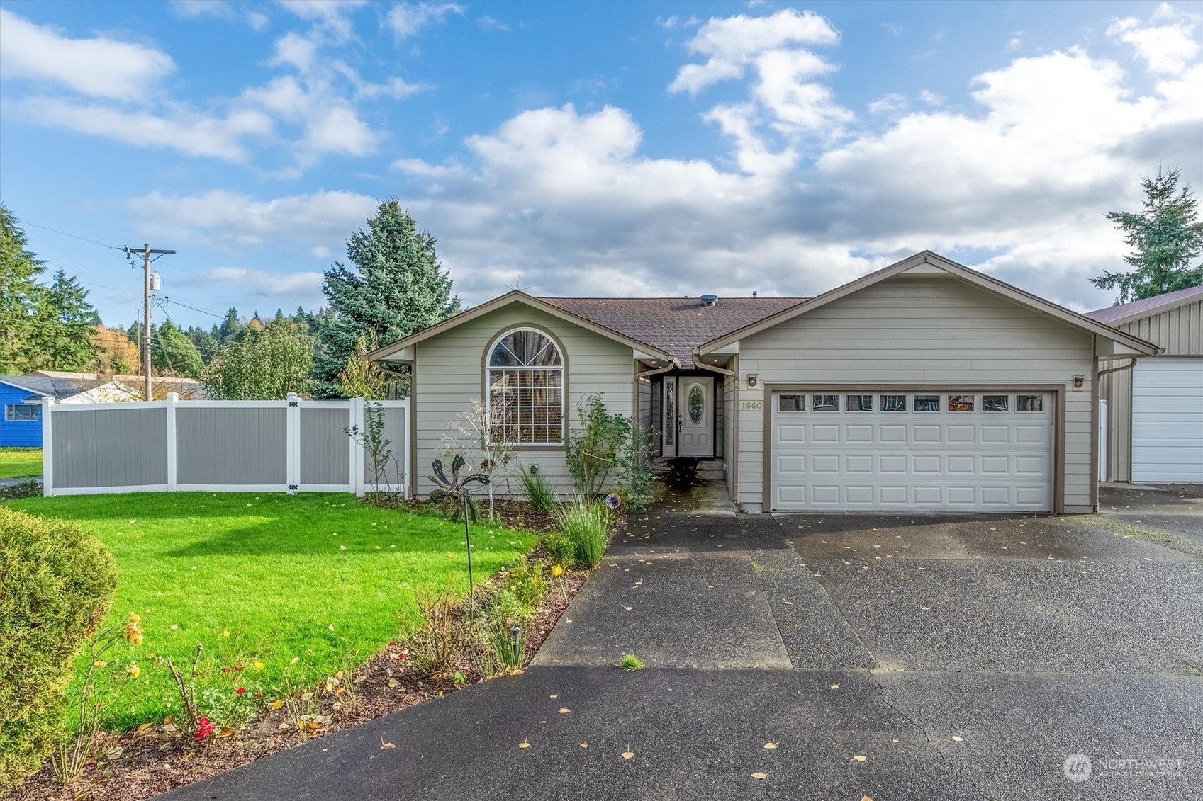 Property Photo:  1660 N 2nd Avenue  WA 98626 