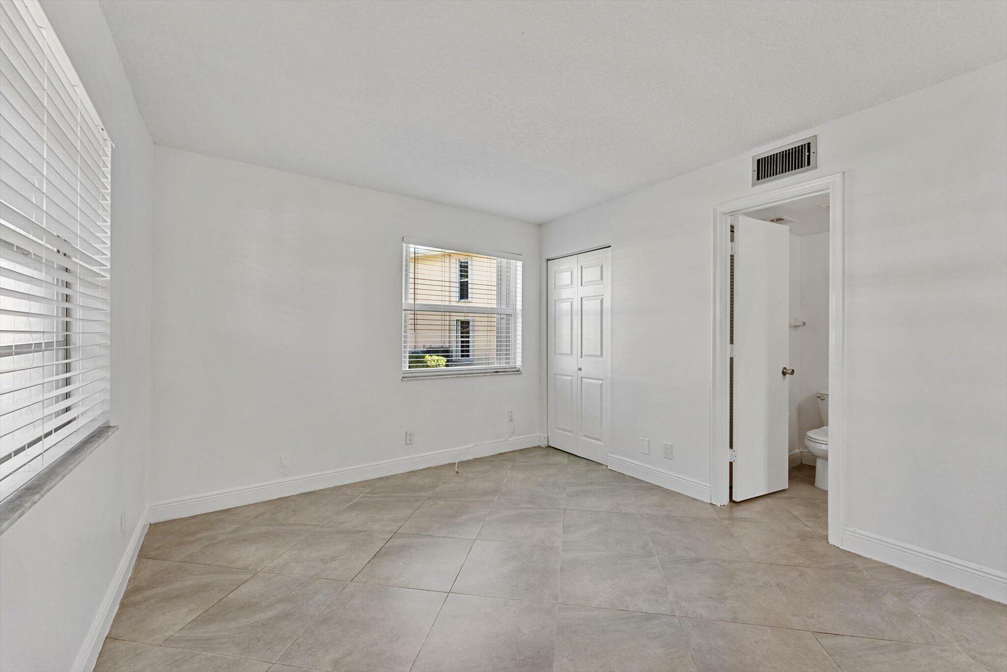 Property Photo:  1560 NW 18th Avenue 101  FL 33445 