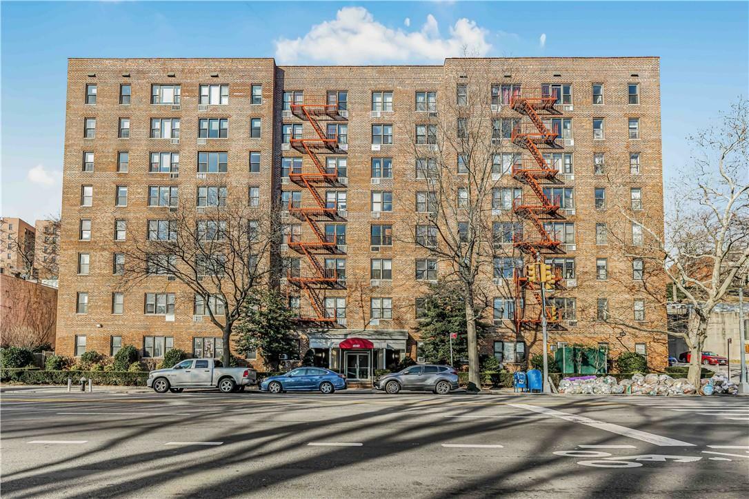 Property Photo: 6035 Broadway Avenue 6N NY 10471
