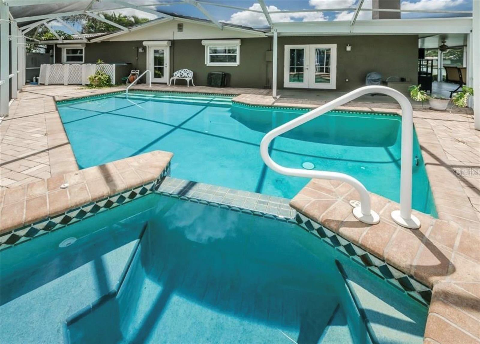 Property Photo: 7998 2nd Avenue S FL 33707